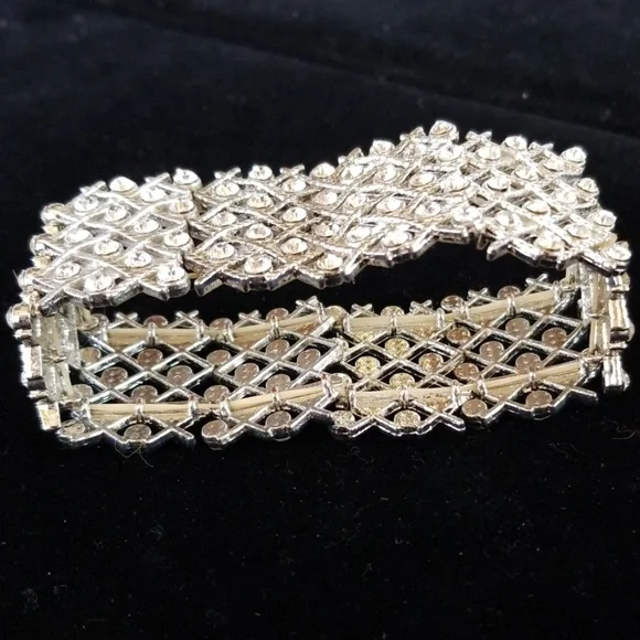 Vintage Clear Rhinestone Silver Tone Metal Stretch Metal Cuff Bracelet - Picture 11 of 12
